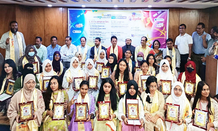 উত্তরা পাবলিক লাইব্রেরির সংবর্ধনা পেল ৬২ শিক্ষার্থী