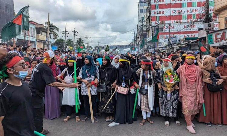আন্দোলনকারীদের মধ্যে ছিল গণগ্রেপ্তার আতঙ্ক, অব্যাহত ছিল প্রতিবাদ