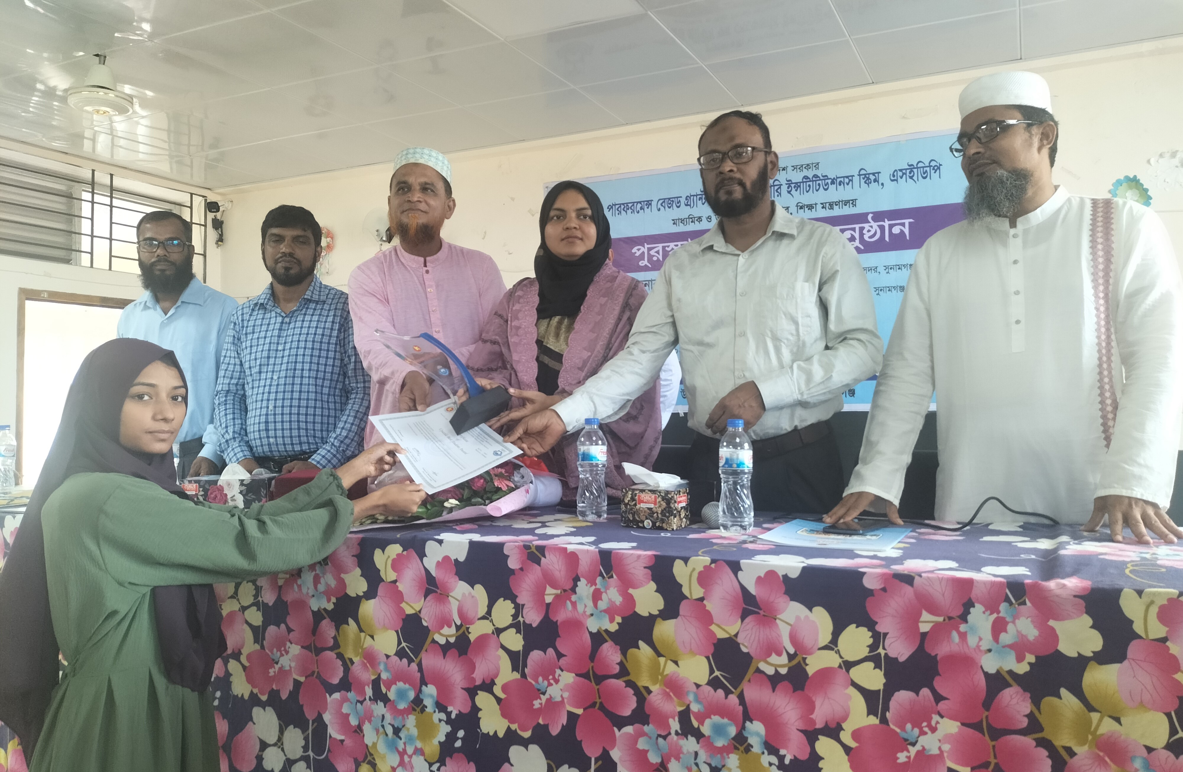সুনামগঞ্জে কৃতি শিক্ষার্থীদের মধ্যে পুরস্কার বিতরণ 