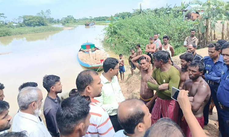নেত্রকোনায় অবৈধভাবে বালু উত্তোলনে জরিমানা