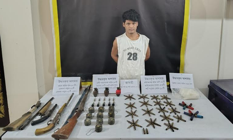কক্সবাজারে অস্ত্রসহ শীর্ষ ডাকাত শফি গ্রেপ্তার