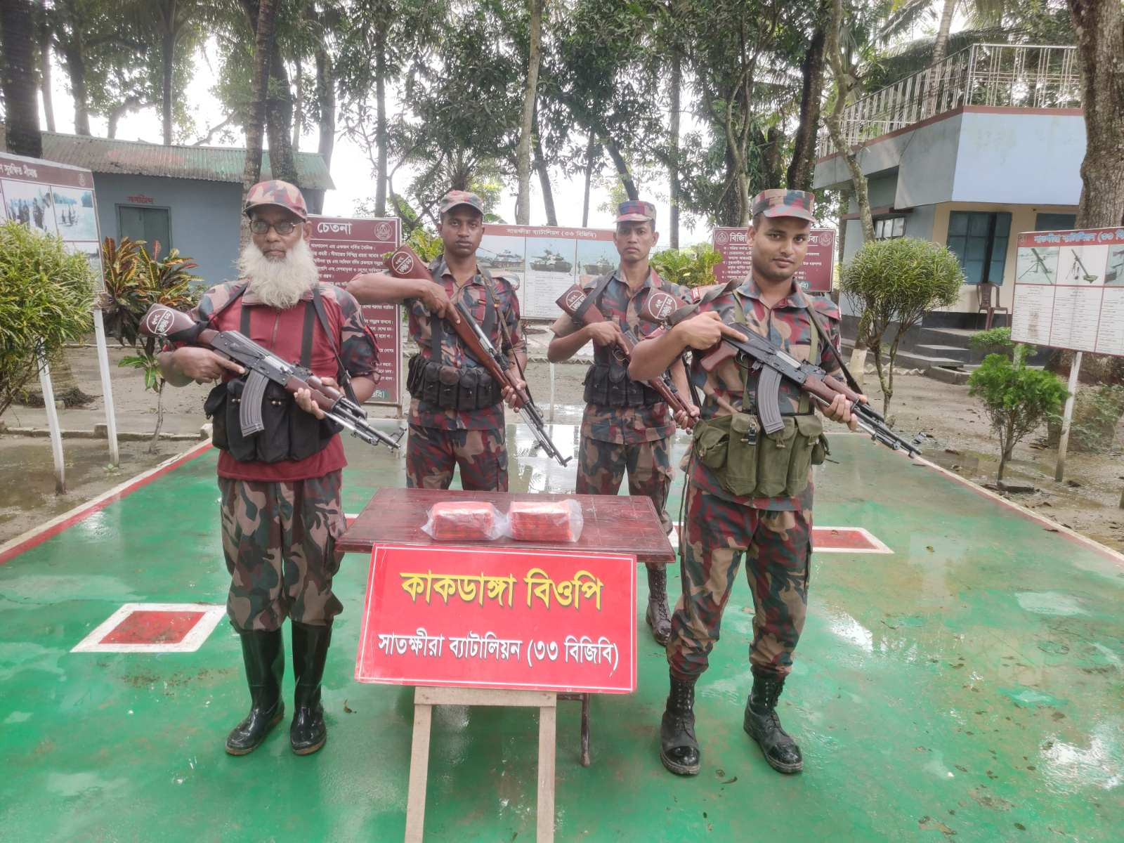 সাতক্ষীরা সীমান্তে ভারতীয় বিভিন্ন মালামাল জব্দ 