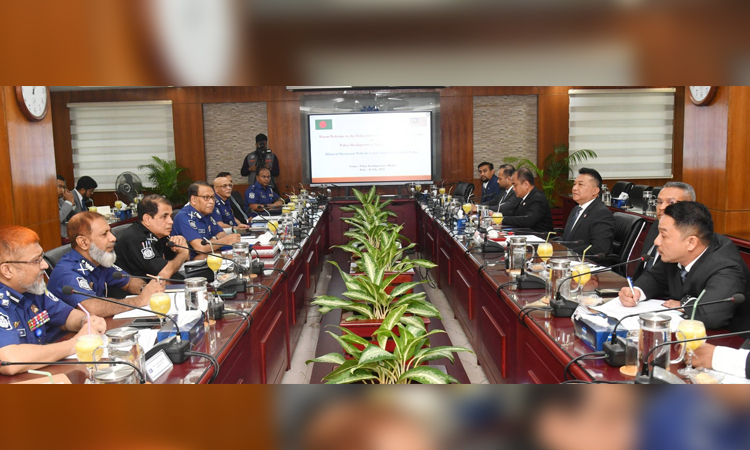 আন্তঃদেশীয় অপরাধ দমনে বাংলাদেশ ও মালয়েশিয়া পুলিশের মধ্যে বৈঠক 