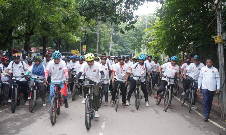জুলাই গণঅভ্যুত্থান উদ্‌যাপন উপলক্ষে ডিএসসিসির সাইকেল র‌্যালি অনুষ্ঠিত
