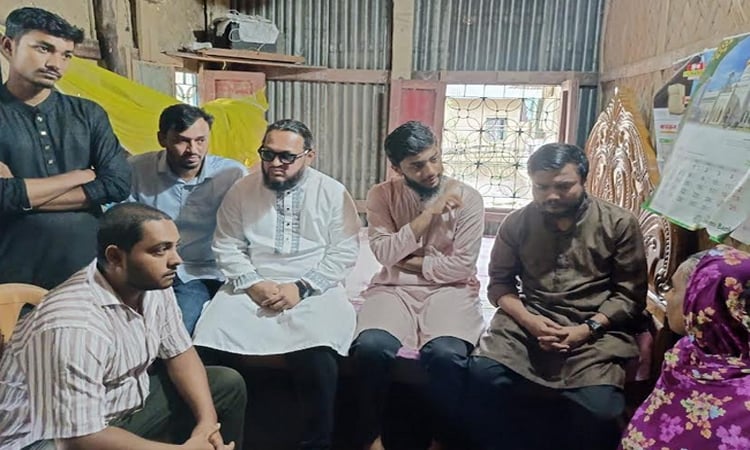 ফেনী সীমান্তে বিএসএফের গুলিতে নিহতদের পরিবারের সঙ্গে এনসিপি নেতাদের সাক্ষাৎ