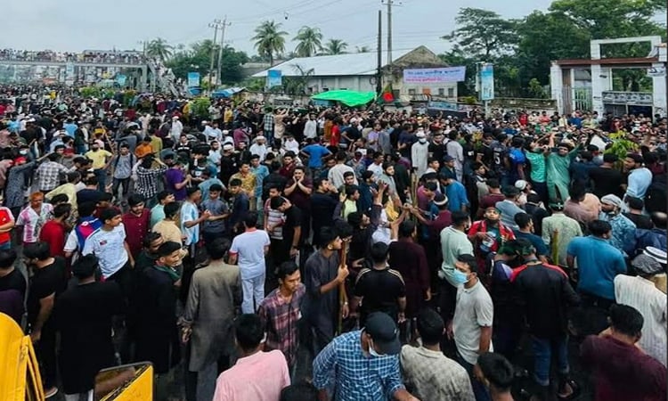 নোয়াখালীতে প্রতিবাদী সমাবেশ জনসমুদ্রে পরিণত হয় 