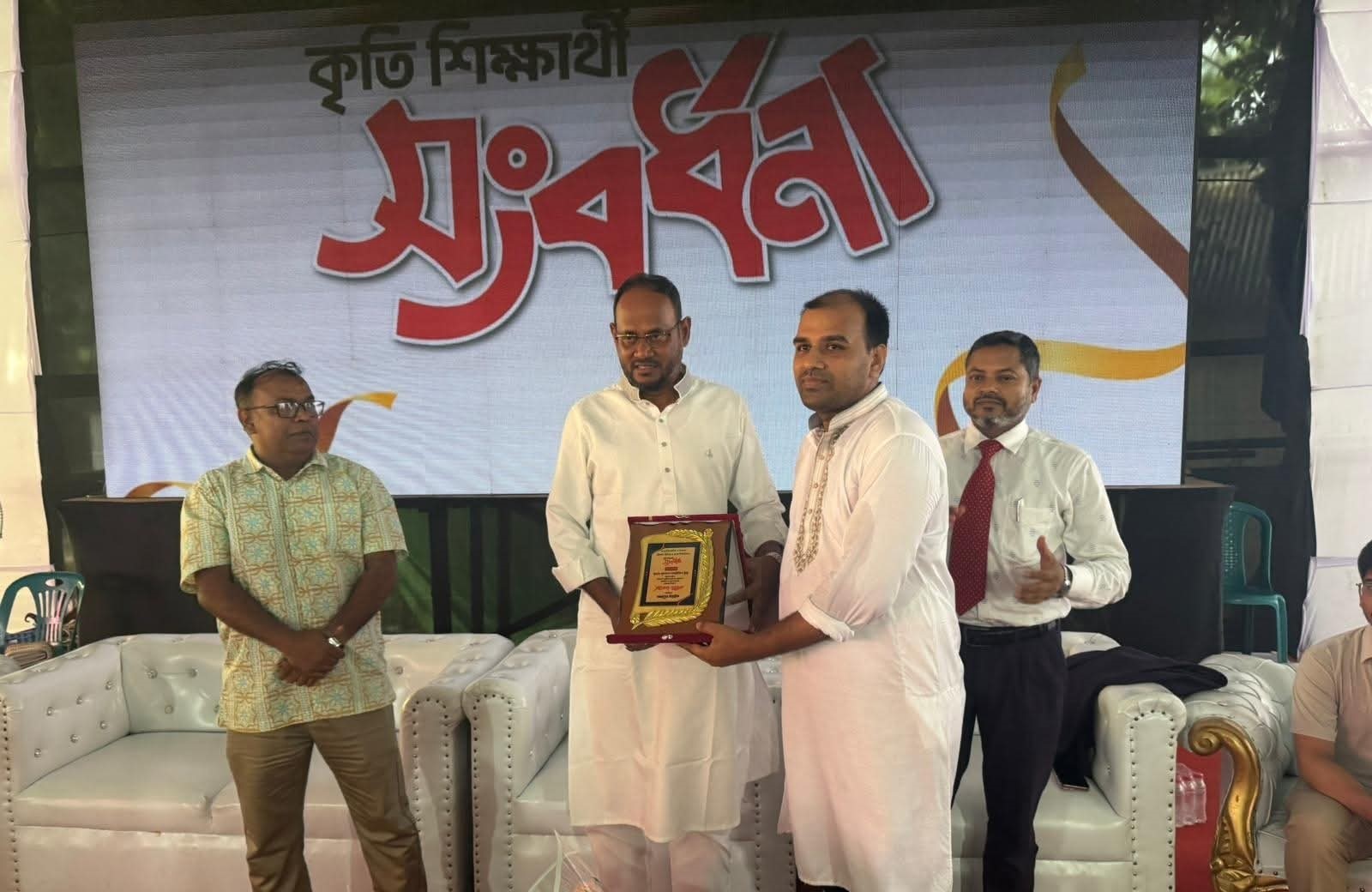 টাঙ্গাইলে এসএসসিতে জিপিএ-৫ প্রাপ্তদের সংবর্ধনা প্রদান
