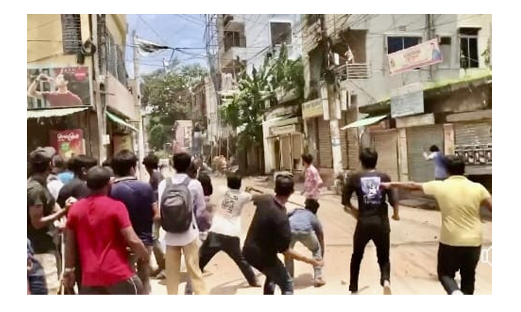 ত্রিমুখী সংঘর্ষে রণক্ষেত্রে পরিণত হয় দিনাজপুর শহর