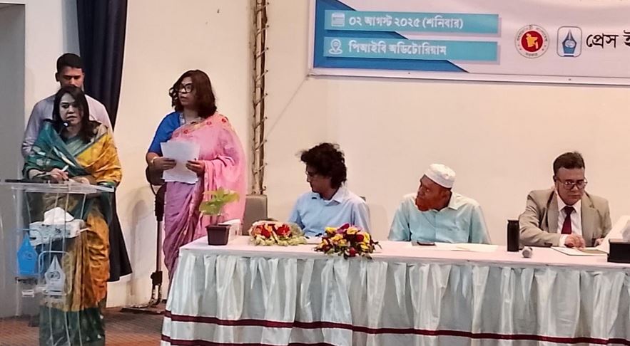 পিআইবি’র গণমাধ্যম ও সাংবাদিকতায় মাস্টার্সের শিক্ষার্থীদের নবীনবরণ অনুষ্ঠিত