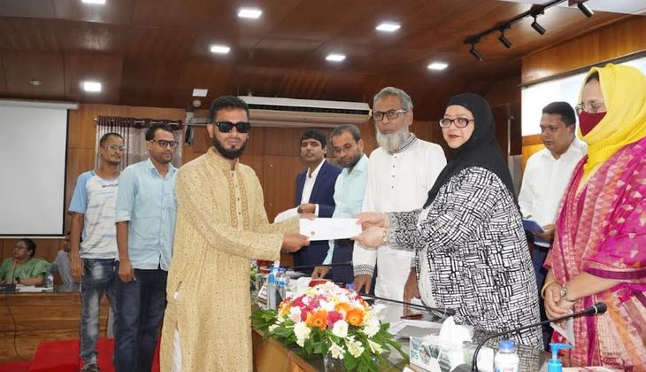 জুলাই শহীদ ও আহত পরিবারকে ২৫ লাখ টাকা প্রদান বিদ্যুৎ বিভাগের