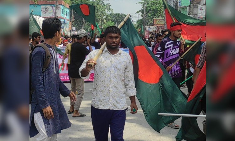 ‘কিসের এত রক্তের নেশা, কাল আমার উপর গুলি চালাইয়েন’