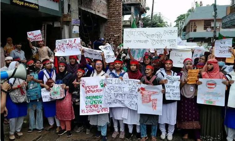 ঝালকাঠিতে বিএনপি অফিসে আওয়ামী বাহিনীর অগ্নিসংযোগ