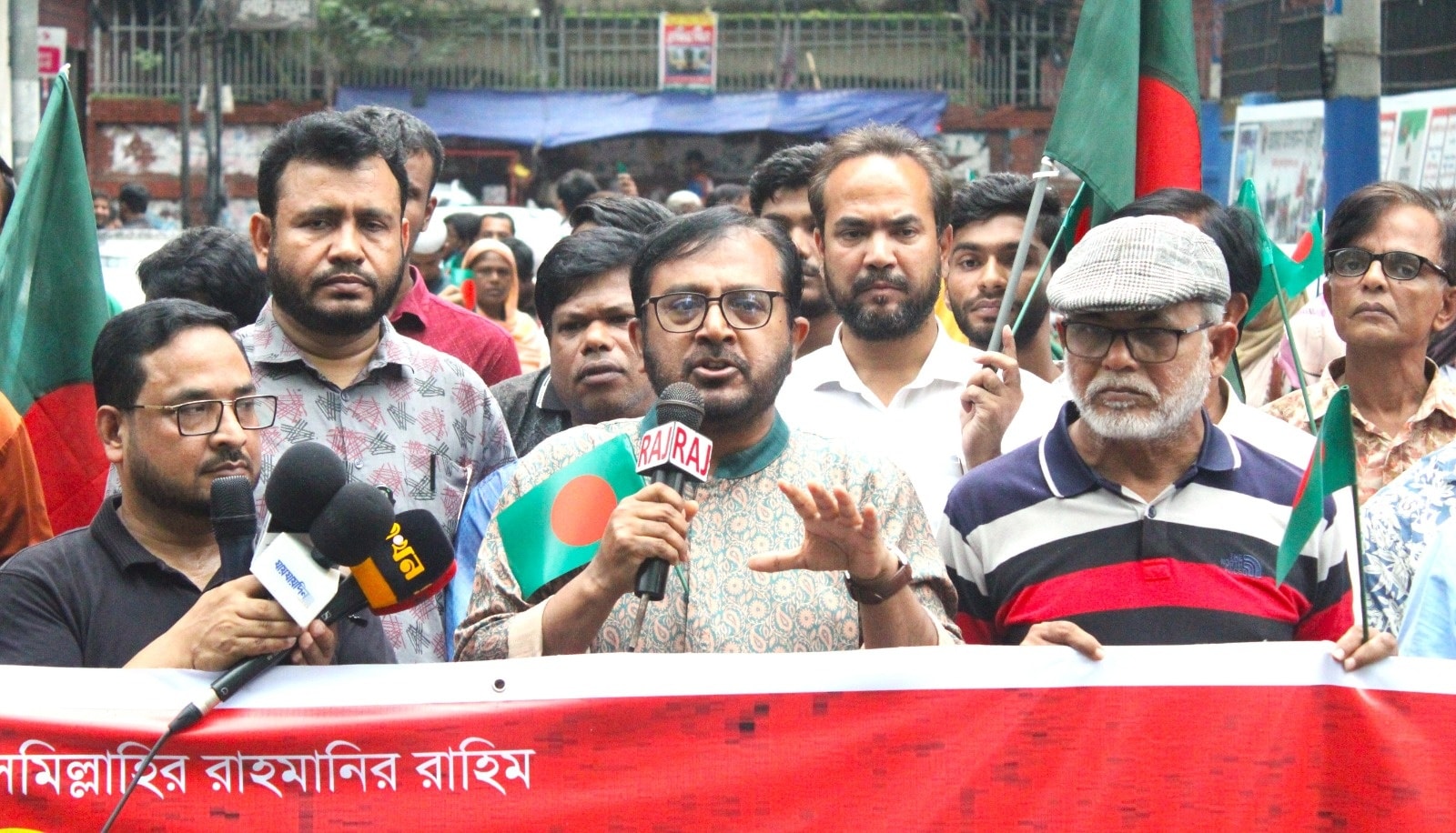 ফ্যাসিবাদ বিরোধী সকল পক্ষকে বিভেদ দূর করার আহ্বান মজিবুর রহমান মঞ্জুর
