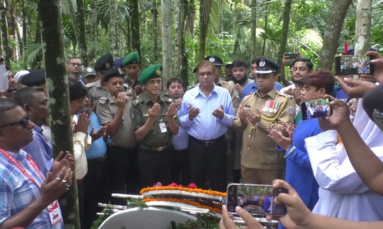 ভোলার গেজেটভুক্ত ৪৭ জন শহীদের কবরে শ্রদ্ধা নিবেদন ও আলোচনা সভা