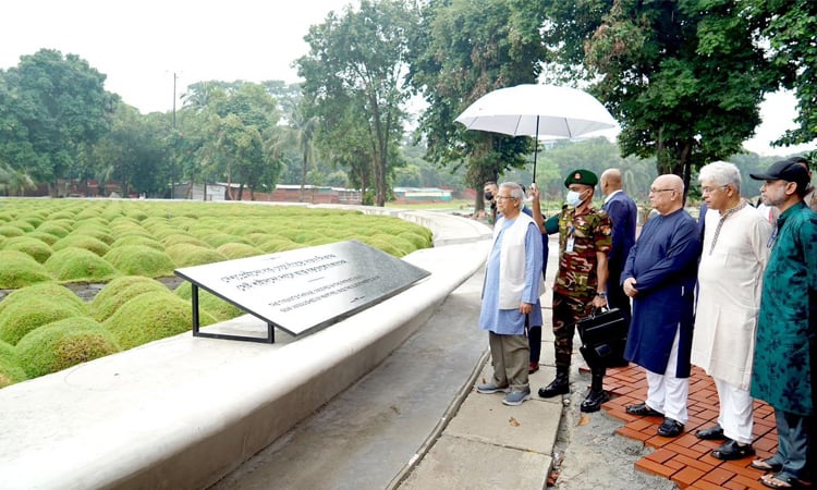 জুলাই স্মৃতি জাদুঘরের অগ্রগতি পরিদর্শন করলেন প্রধান উপদেষ্টা