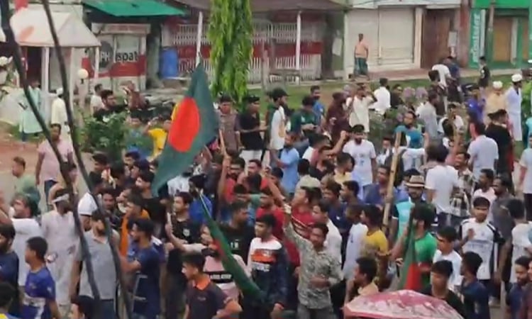 নাটোরে বিষাদে রূপ নেয় বিজয় মিছিল