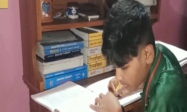 চোখ হারিয়েও থেমে যাননি ঠাকুরগাঁওয়ের লামিম