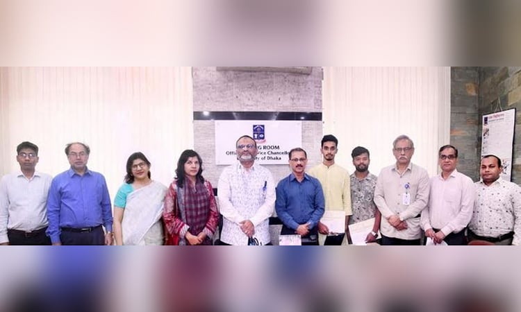 ঢাবিতে সামাজিক বিজ্ঞান অনুষদভুক্ত দুই শিক্ষার্থীকে বৃত্তি প্রদান