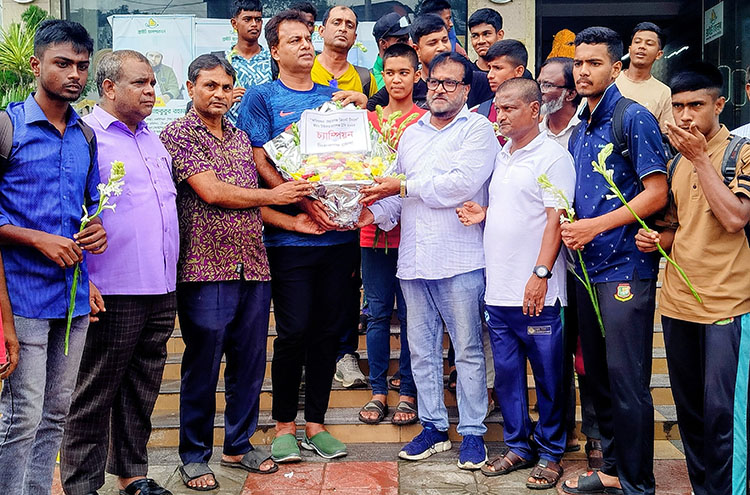 বিসিবির ইয়াং টাইগার্স চ্যালেঞ্জ ট্রফি চ্যাম্পিয়ন সিরাজগঞ্জ জেলা ক্রিকেট দলকে সংবর্ধনা