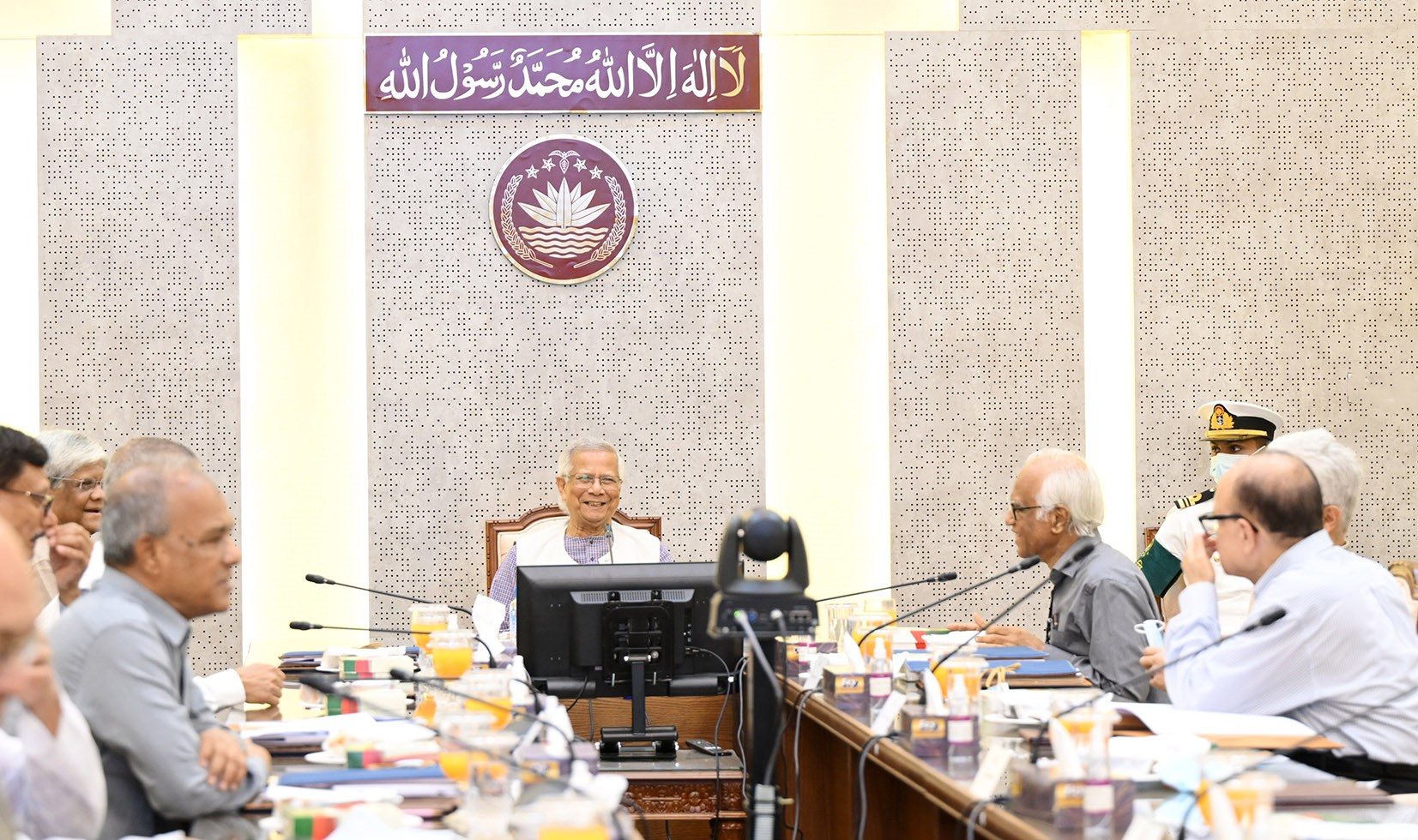 সচিবালয়ে উপদেষ্টা পরিষদের ৩৭তম বৈঠক অনুষ্ঠিত