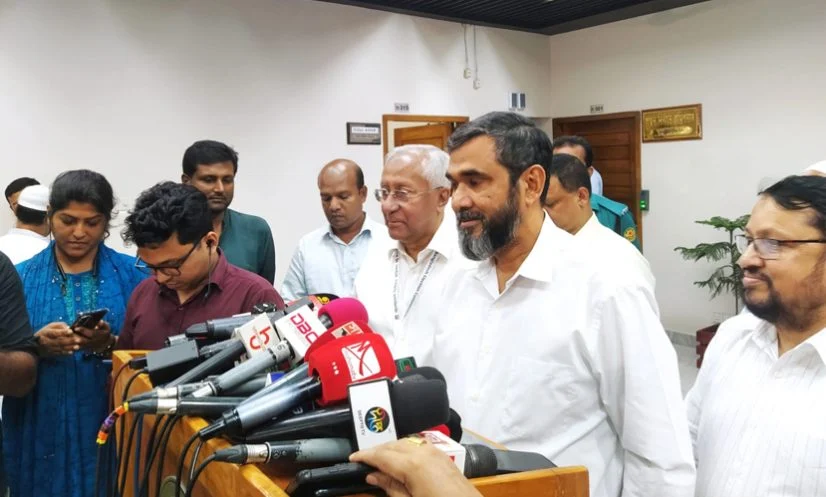 ৩১ অক্টোবরের মধ্যে ১৮ বছর পূর্ণ হলে ভোটার হবেন: ইসি সানাউল্লাহ