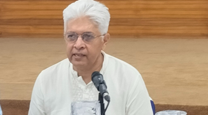 চট্টগ্রামের শীতল ঝর্ণা খালের ওপর ধসে পড়া সেতু পরিদর্শনে শিল্প উপদেষ্টা