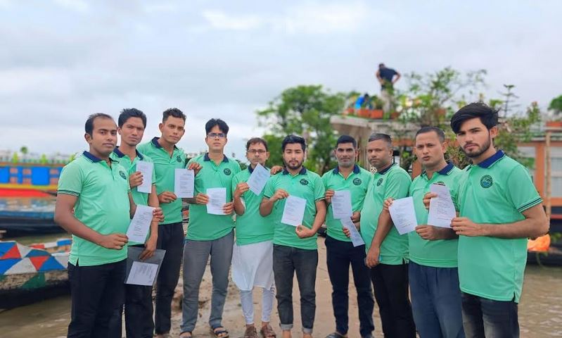 সুনামগঞ্জে জীববৈচিত্র্য সংরক্ষণে টাঙ্গুয়ার হাওরে প্রচারপত্র বিলি