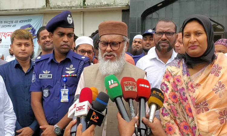 কিশোরগঞ্জের ঐতিহাসিক পাগলা মসজিদে আধুনিক কমপ্লেক্স নির্মাণ করা হবে : ধর্ম উপদেষ্টা