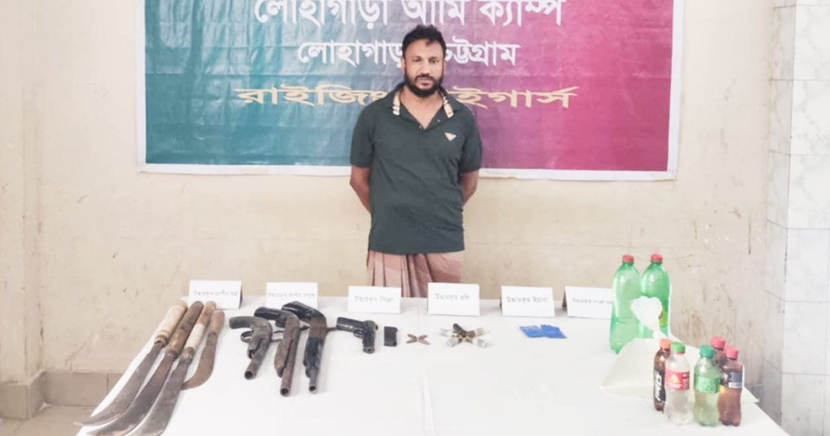 লোহাগড়ায় সেনাবাহিনীর অভিযানে অস্ত্র, কার্তুজ ও ইয়াবাসহ আটক ১