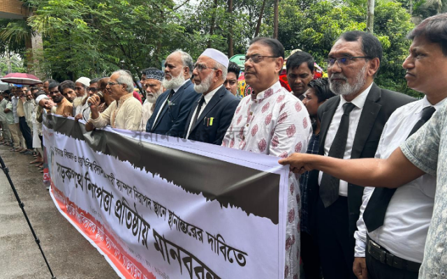 সড়কপথে নিরাপত্তা প্রতিষ্ঠার দাবিতে সুনামগঞ্জে মানববন্ধন