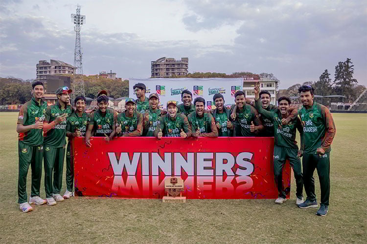 দক্ষিণ আফ্রিকাকে হারিয়ে চ্যাম্পিয়ন বাংলাদেশ অনূর্ধ্ব-১৯ দল
