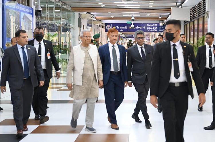 মালয়েশিয়ার উদ্দেশে ঢাকা ছেড়েছেন প্রধান উপদেষ্টা
