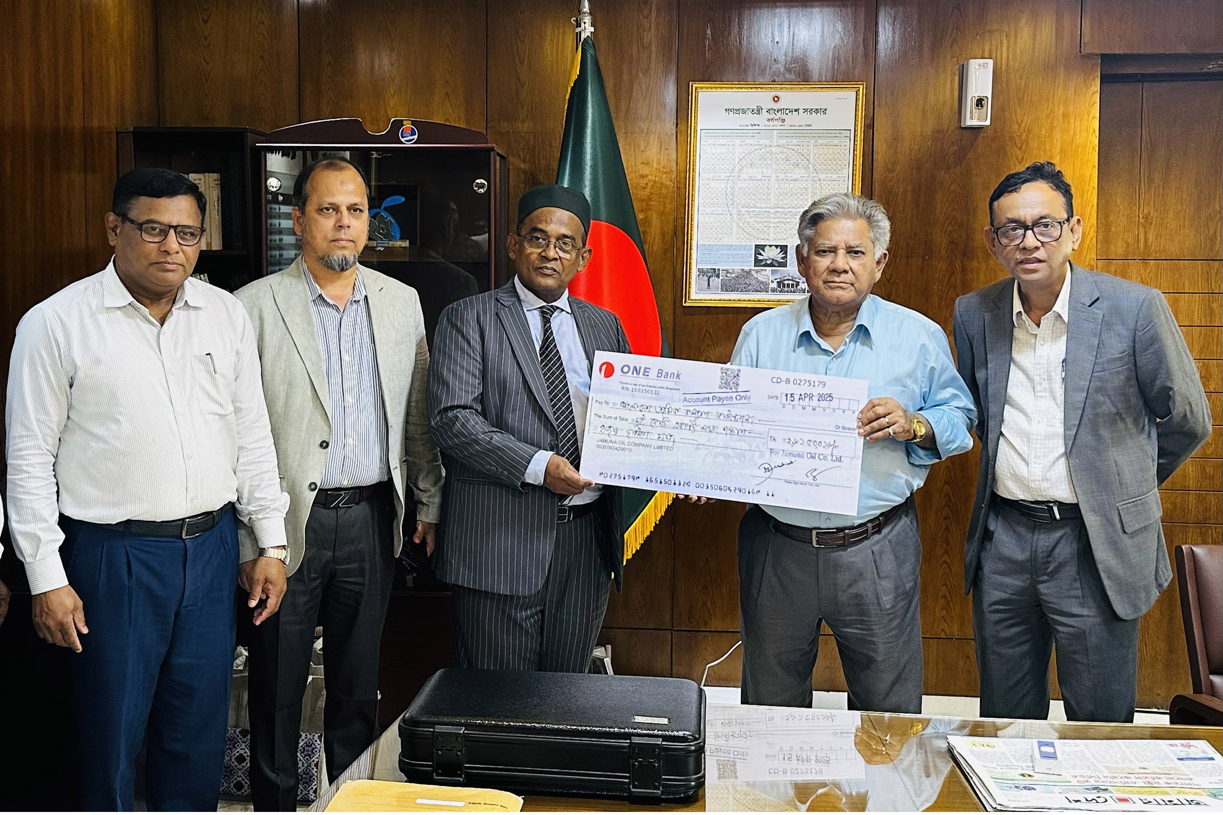 শ্রমিক কল্যাণ ফাউন্ডেশনে ১১ কোটি ২৪ লাখ টাকার চেক প্রদান