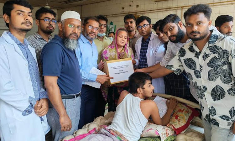 সেই আরিফুলের চিকিৎসা সম্পন্ন করলো আমরা বিএনপি পরিবার