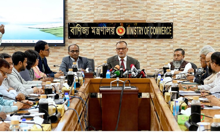চলতি অর্থবছরে পণ্য ও সেবা রপ্তানির লক্ষ্য ৬৩.৫ বিলিয়ন ডলার: বাণিজ্য সচিব