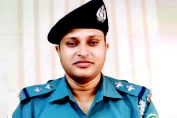 চট্টগ্রামে আওয়ামী লীগের ঝটিকা মিছিল থেকে পুলিশকে কুপিয়ে জখম