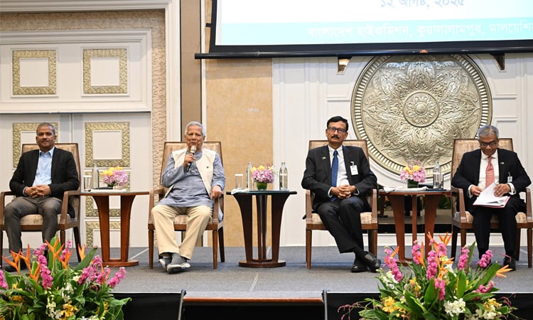 প্রবাসীদের রেমিটেন্সে অর্থনীতি মজবুত অবস্থায় ঘুরে দাঁড়িয়েছে : প্রধান উপদেষ্টা