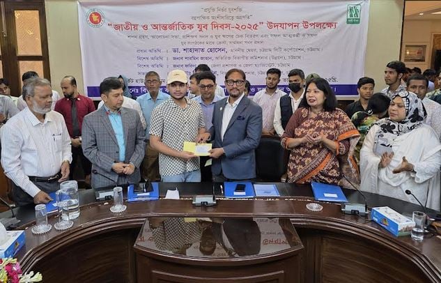 তরুণদের উদ্যোক্তা হিসেবে গড়ার মাধ্যমে বেকারত্ব হ্রাস করতে হবে : চসিক মেয়র 