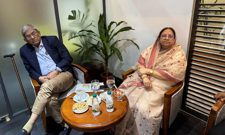 চোখের চিকিৎসা নিতে ব্যাংককের পথে মির্জা ফখরুল