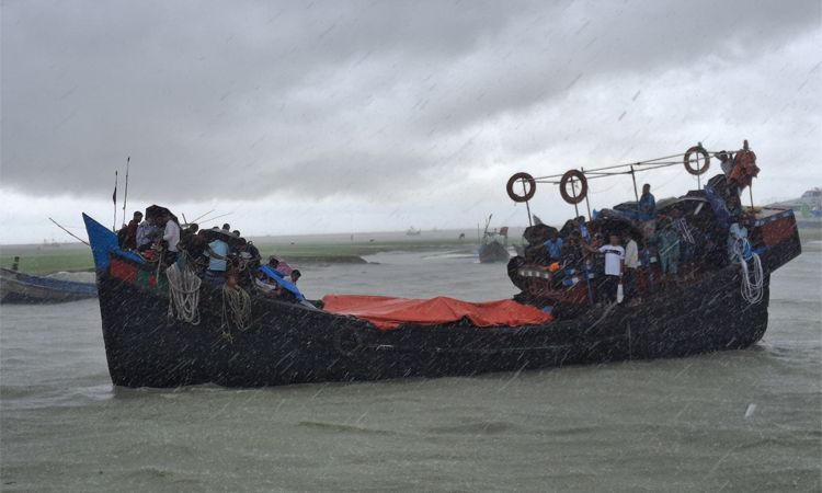 ঝুঁকিপূর্ণ যাতায়াত ব্যবস্থার উন্নয়নে প্রশাসনের হস্তক্ষেপ চান হাতিয়াবাসী