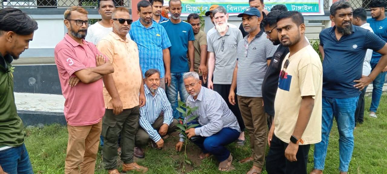 টাঙ্গাইলে বিভিন্ন স্কুল-কলেজে ২ হাজার গাছের চারা বিতরণ