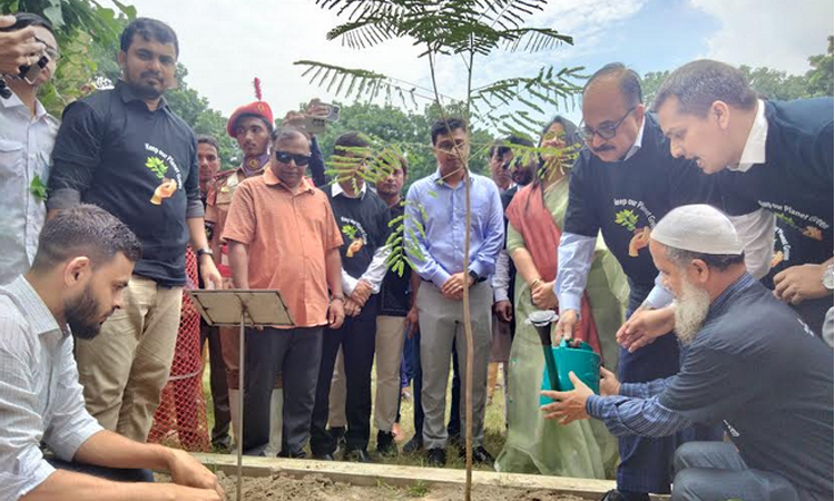 টাঙ্গাইলে ১ হাজার ৬৮টি শিক্ষাপ্রতিষ্ঠানে বৃক্ষরোপণের উদ্বোধন 