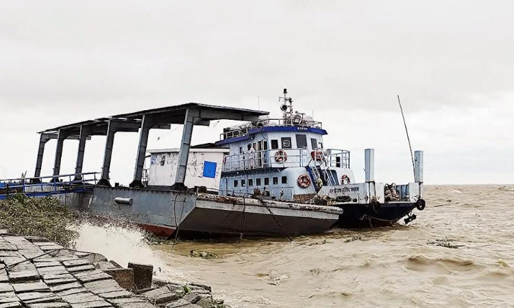ভোলার অভ্যন্তরীণ ২০ নৌরুটে লঞ্চ চলাচল বন্ধ 