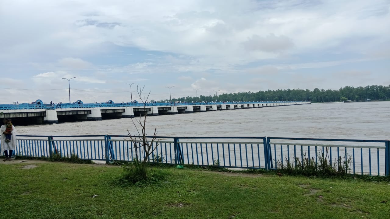নীলফামারীতে তিস্তার পানি বিপৎসীমার ১৮ সেন্টিমিটার ওপরে, পানিবন্দী হাজারো মানুষ