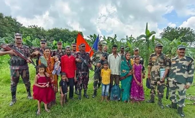 মেহেরপুর সীমান্তে ৯ জনকে হস্তান্তর করল বিএসএফ