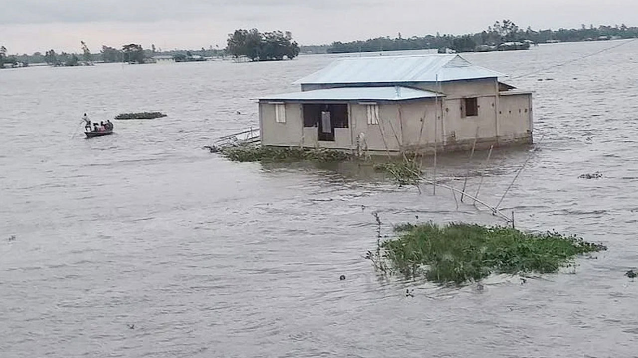 রাজশাহীর বাঘায় বন্যা কবলিত দুটি বিদ্যালয়ে ৮ দিনের ছুটি ঘোষণা