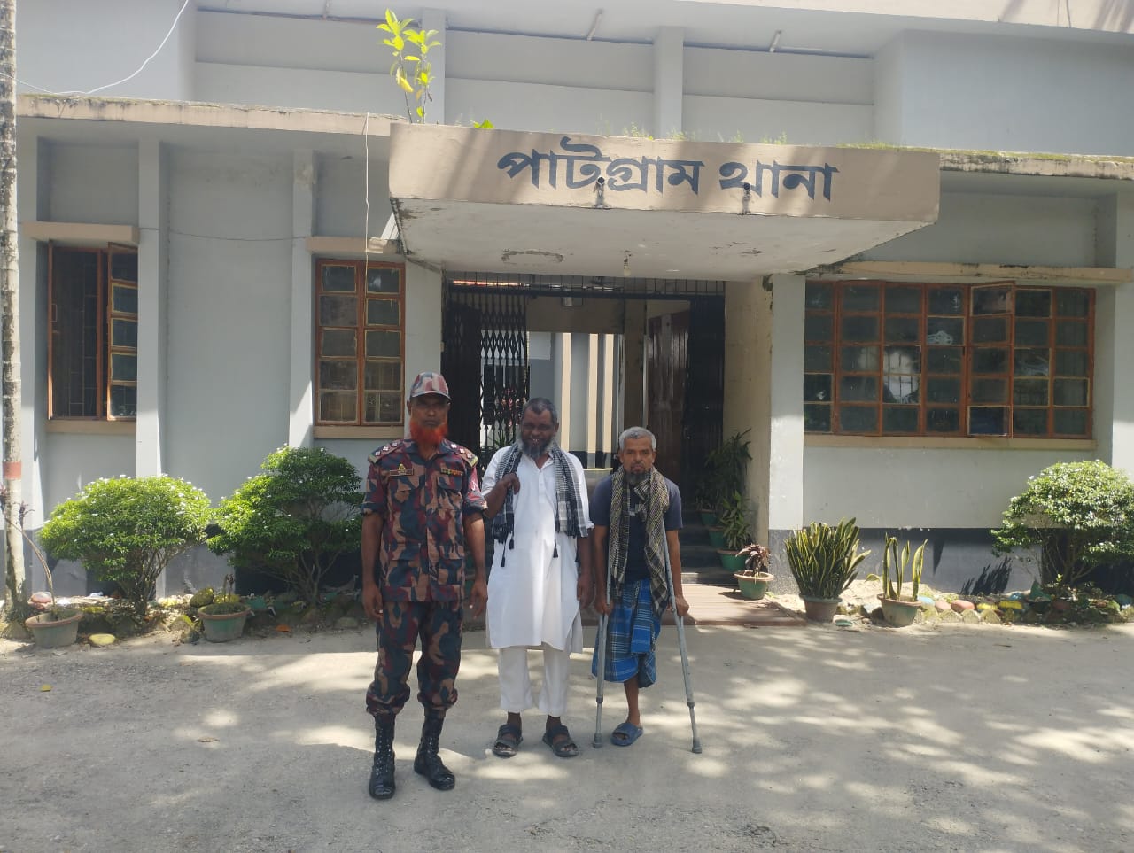 লালমনিরহাটে ফের দুজনকে পুশইন করলো বিএসএফ
