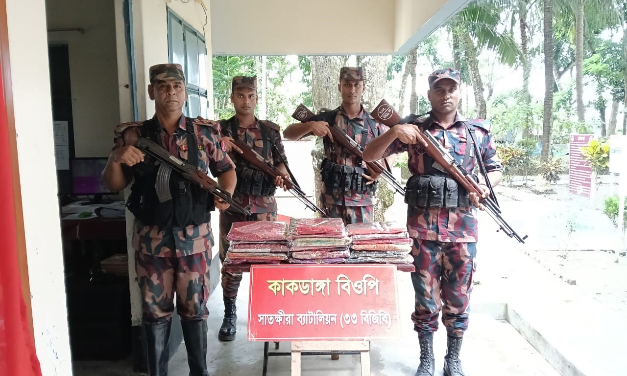 সাতক্ষীরা সীমান্ত থেকে ভারতীয় বিভিন্ন মালামাল জব্দ 