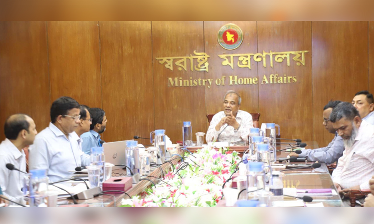 দেশের সম্মান ক্ষুণ্ন হয় এমন কাজ থেকে বিরত থাকুন : পাসপোর্ট উইংয়ের প্রতি স্বরাষ্ট্র উপদেষ্টা