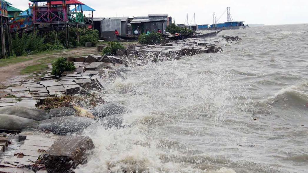 ভোলায় উপকূলের নদনদী উত্তাল, ২০ রুটে লঞ্চ চলাচল বন্ধ  